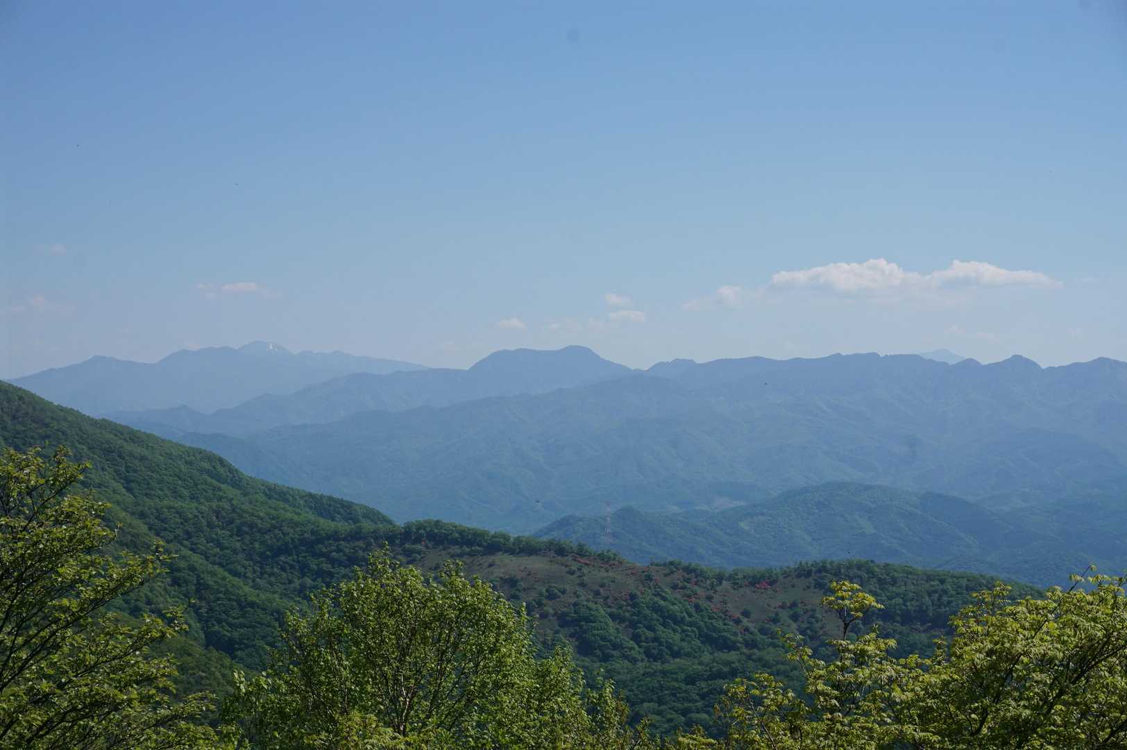 少し降ると目の前に皇海山！