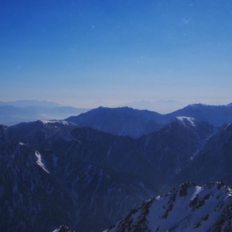 八ヶ岳と南アルプスの間に富士山何見えるはずですが。
