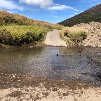 あちゃー　土砂で埋まって
水没してる