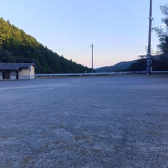 YAMAP掲載の広々な🅿️からスタート　お手洗い🚻有り
お昼には15台程停まっていた