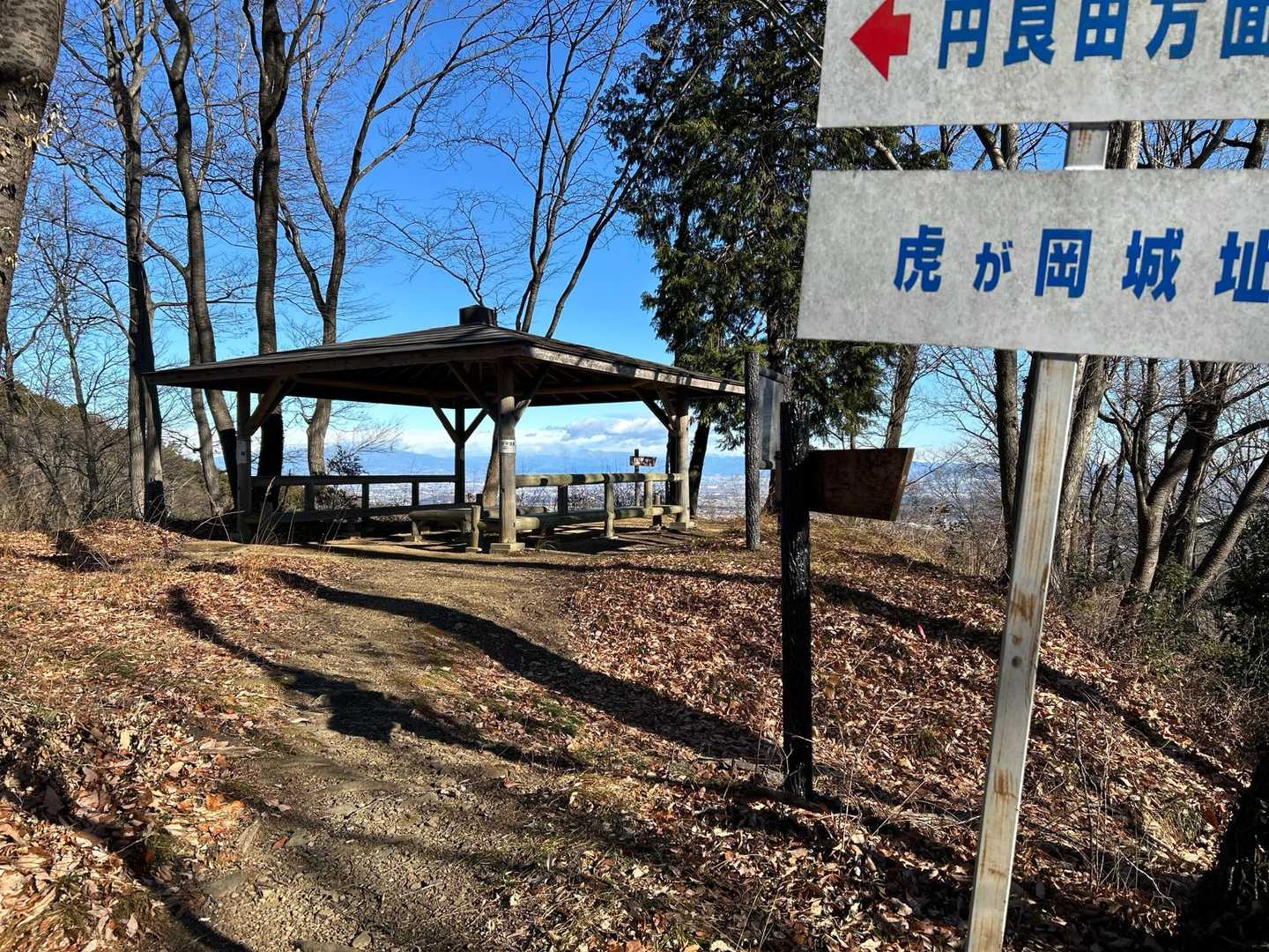 城跡。東屋があります。