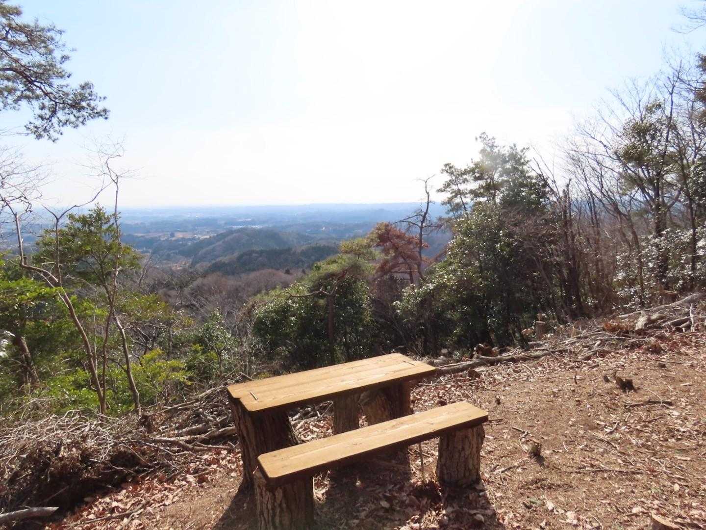 山Cafeベンチからの眺め。太平洋まで見えます。