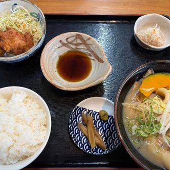 長者原にて。だんご汁定食　鶏天つき　1400円