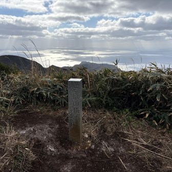 そこからちょっと上がると山頂
眺めよーし