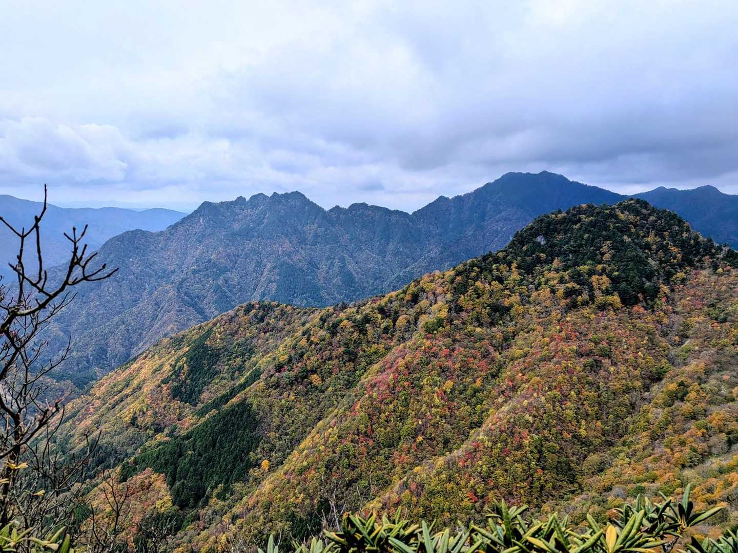 バリゴヤノ頭と稲村岳
山の名前もよく知っていらして、いっぱい教えてもらった
