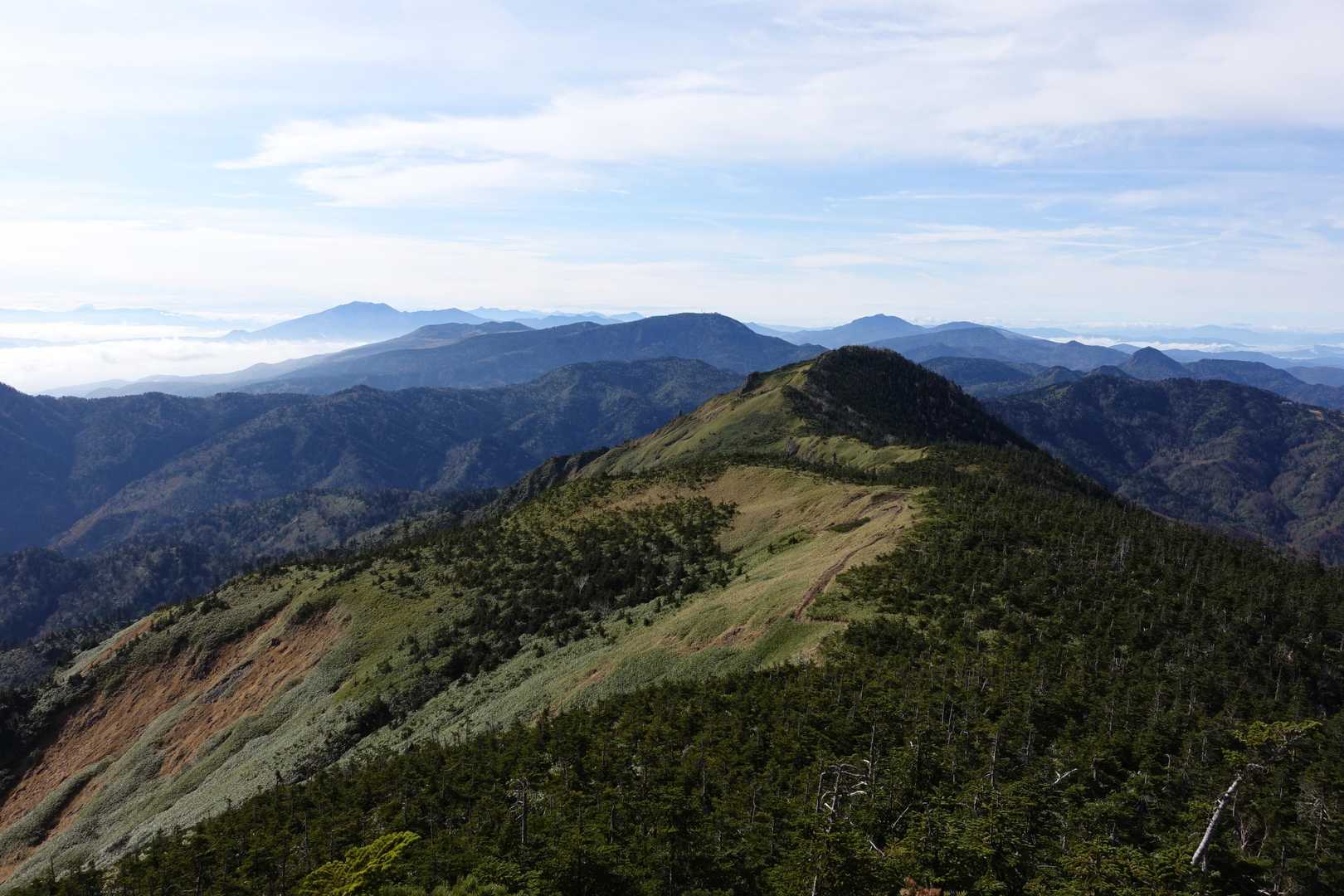 下山します。岩菅山とホーム浅間山。