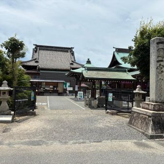 すぐ近くの62番札所・宝寿寺に到着です。参拝します。