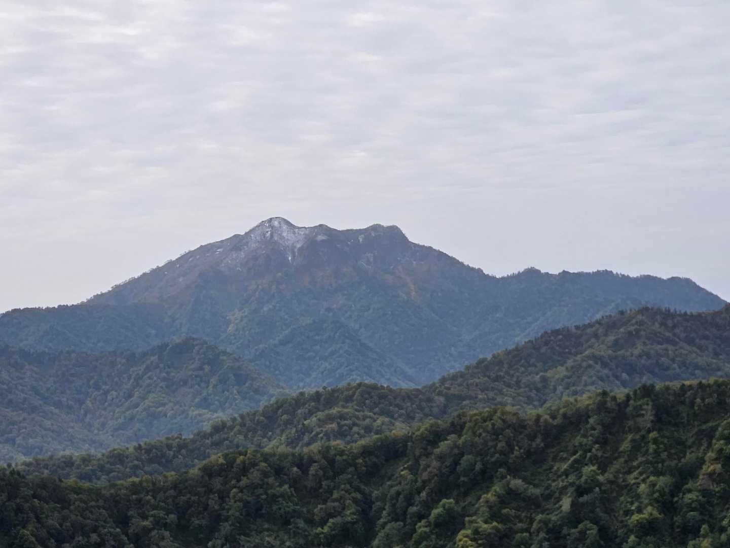 高妻山アップ
過去に熱中症で具合が悪くなって瀕死で下山したトラウマの山です😓