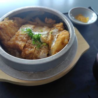    下山メシは御釜茶屋の「蔵王御釜名物　釜カツ丼」😋