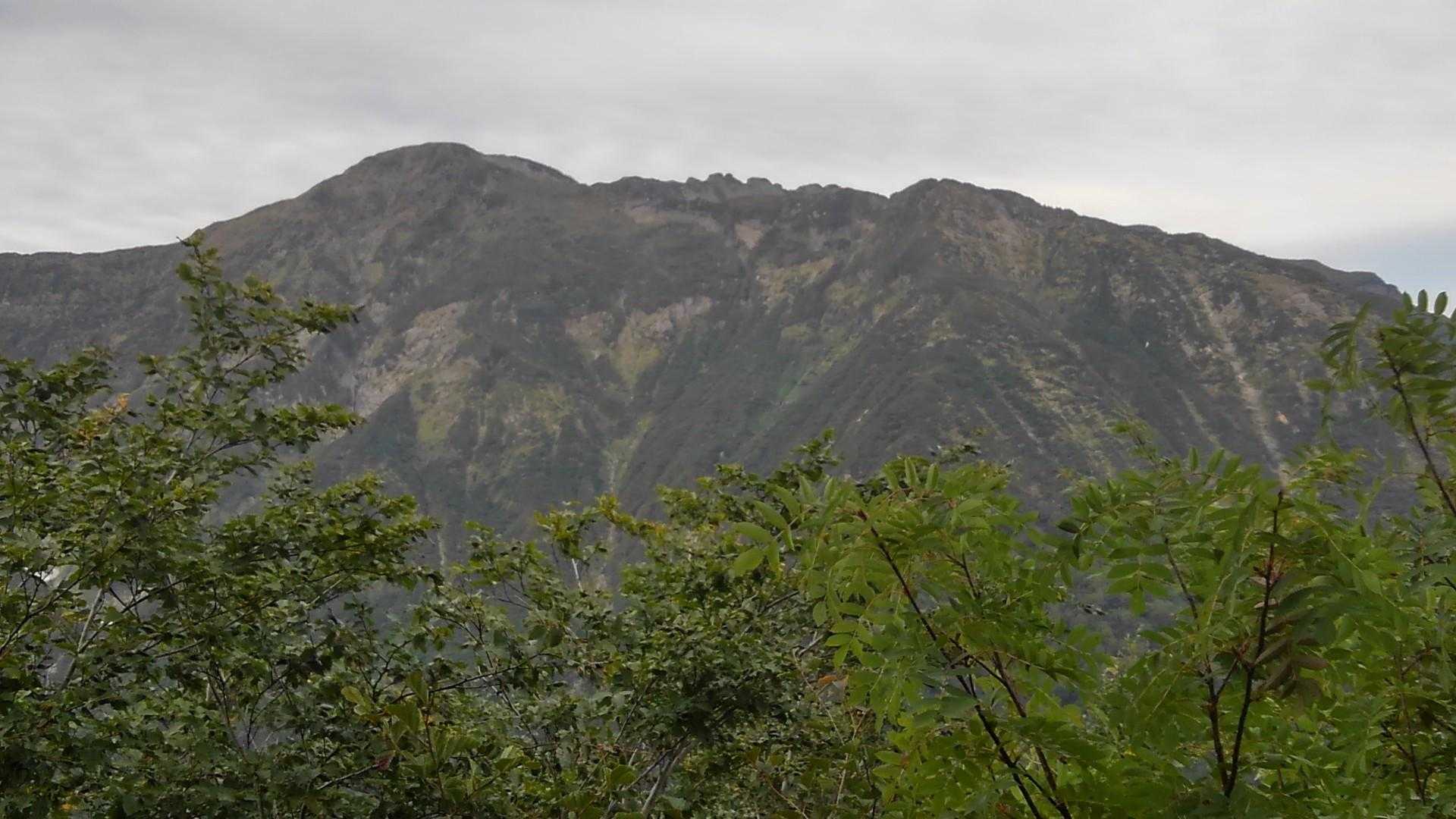あの凸凹はやっぱり八海山😍