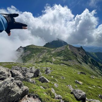 でも登ったら絶景🤩✈️
下のテン場より👍
なにここ特等席じゃなーい？😁