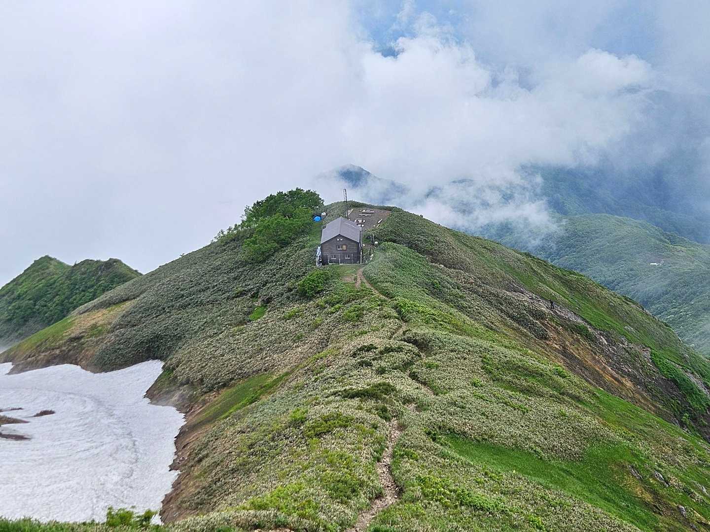 さっきまで見えなかった小屋が見えた