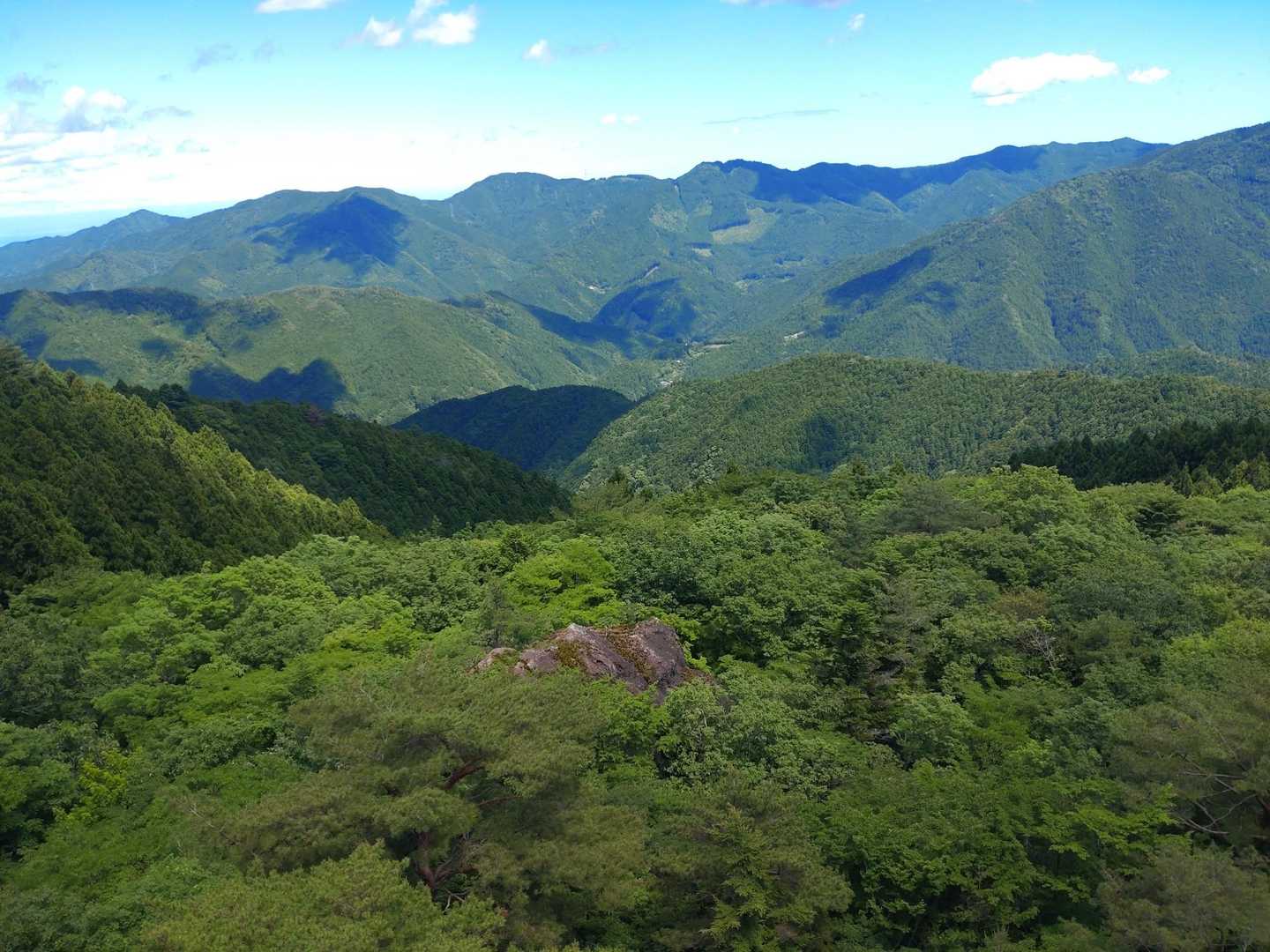 見晴岩の上から見下ろした景色

振り返ると…