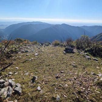 広いスペースから直ぐに国見岳の山頂に着きました