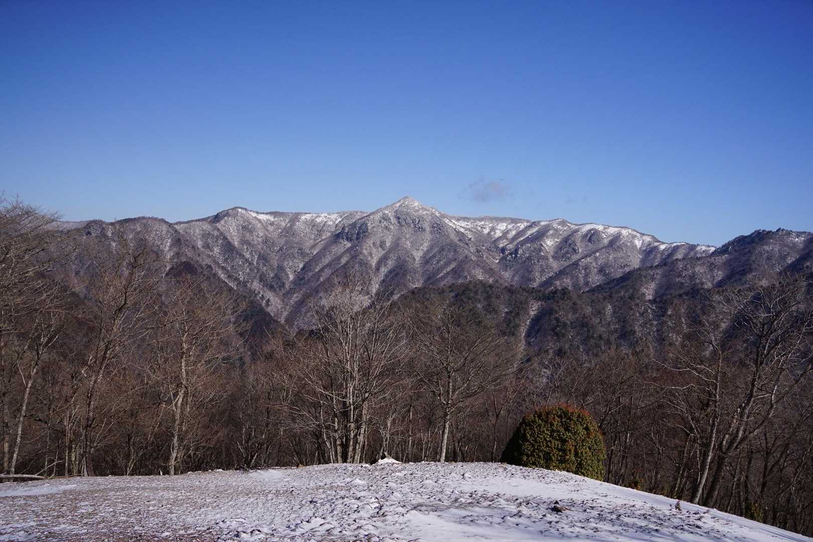 鉄塔広場から雲早山