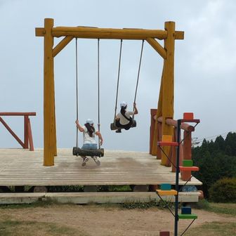 「天空のブランコから絶景を一望✨」
……の予定だったんだけど、今回は絶景おあずけ😂

かわいい姉妹👭
モデルさんありがとね〜💕