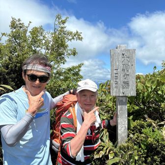 大駒ヶ岳に到着⛰️

私は半分死んでたけど
残り2人のこの爽やかな顔👏

なんかイラっとするぅ（笑）