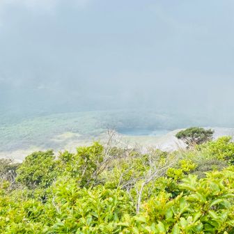 下り始めたらガスが取れてきました。
