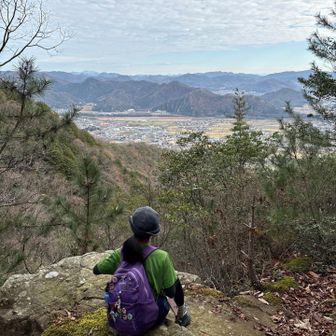 眺めが良い🙆
後で登る鶴嘴山が見えます
岩場にワクワクします😀