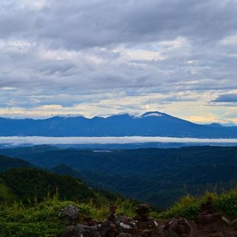 稜線が雲に隠れてますねー