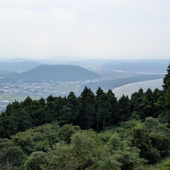 鏡山・虹の松原を望む