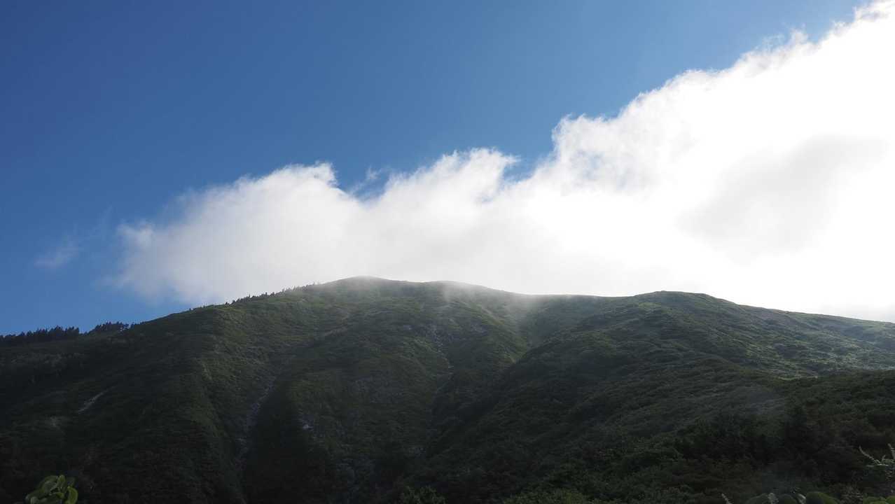 巻機山、夏空の夫婦登山 の写真 5