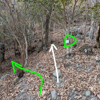 【西の小明神の巻き道】
山の斜面登らず、左へ巻きます。