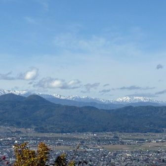 とうとう朝日連峰は雪っ。