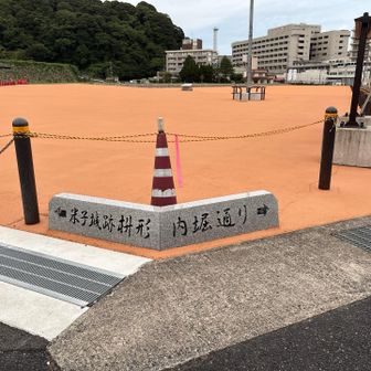 ここにお城を建てるのかな｡