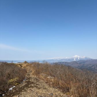 下るのが名残惜しかった山頂🥲
下山し始めたら、続々と登られてきた！
この景色を独り占めできてほんとタイミング良かったな😆