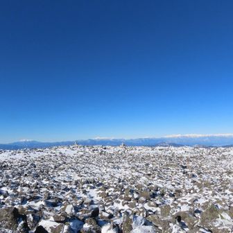 去年はわからなかった
ホワイトアウトしてたからw
山頂こんなにひらけてるんか！😳