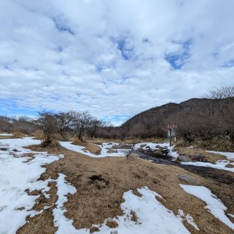 荒山高原より。雲の切れ間から青空。何度かおひさまが顔を出しました🌞