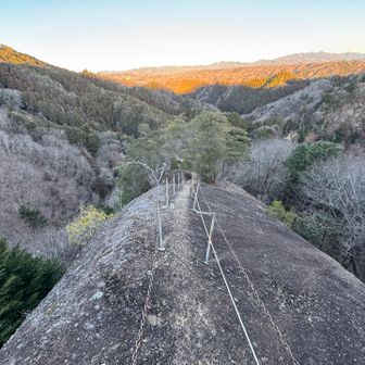 兎岩。写真は怖そうですが、手すりもあり楽勝☺️道迷いのほうが怖かった😨
