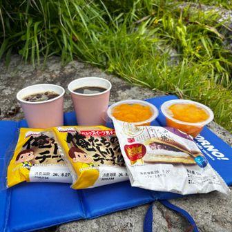 オヤツタイム🍫🍭🍬😋
 コーヒーはセブンの𓍢ִ໋☕️ᩚ