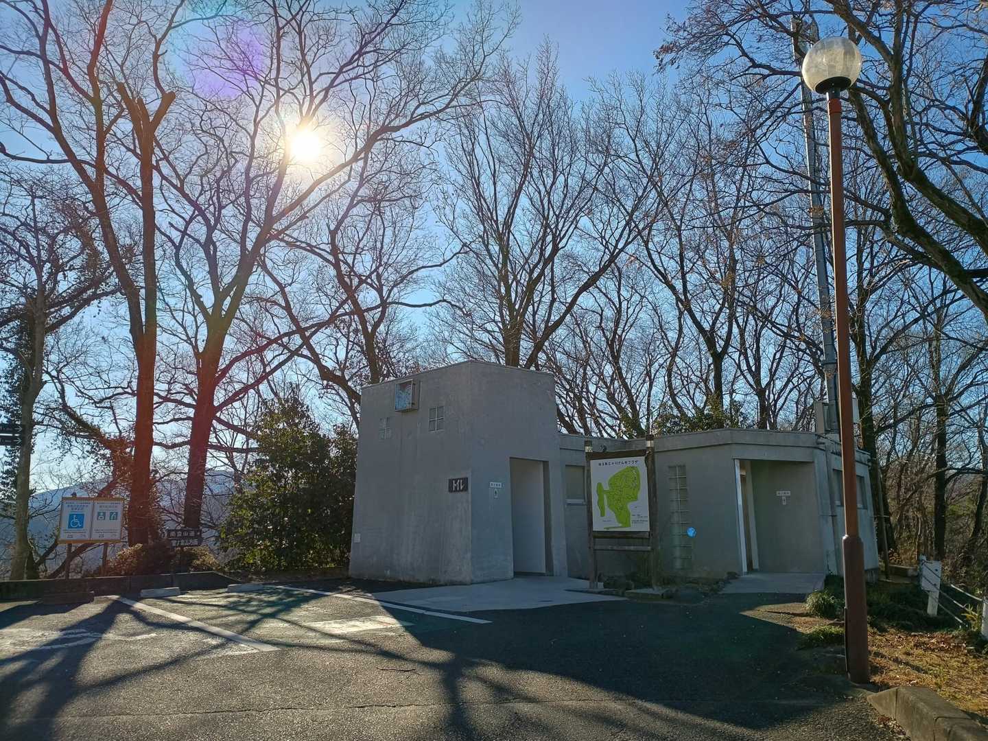 プラネタリウム館の前に戻ってきました😊
清潔なトイレをお借りできます👍
