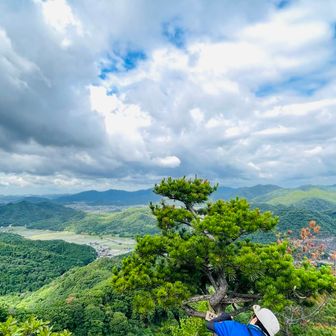 絶景ですね❣️
ここは岩屋山(伊勢山西峰)314m。