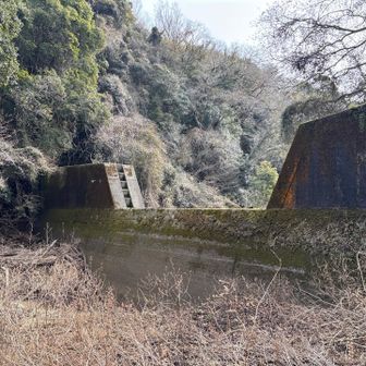 六甲山・長峰山・摩耶山 堰堤上部
河原に降ります