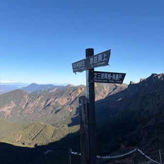赤岳から中岳への激下り