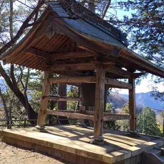 気兼ねなく鐘を撞き両手を合わせる🙏