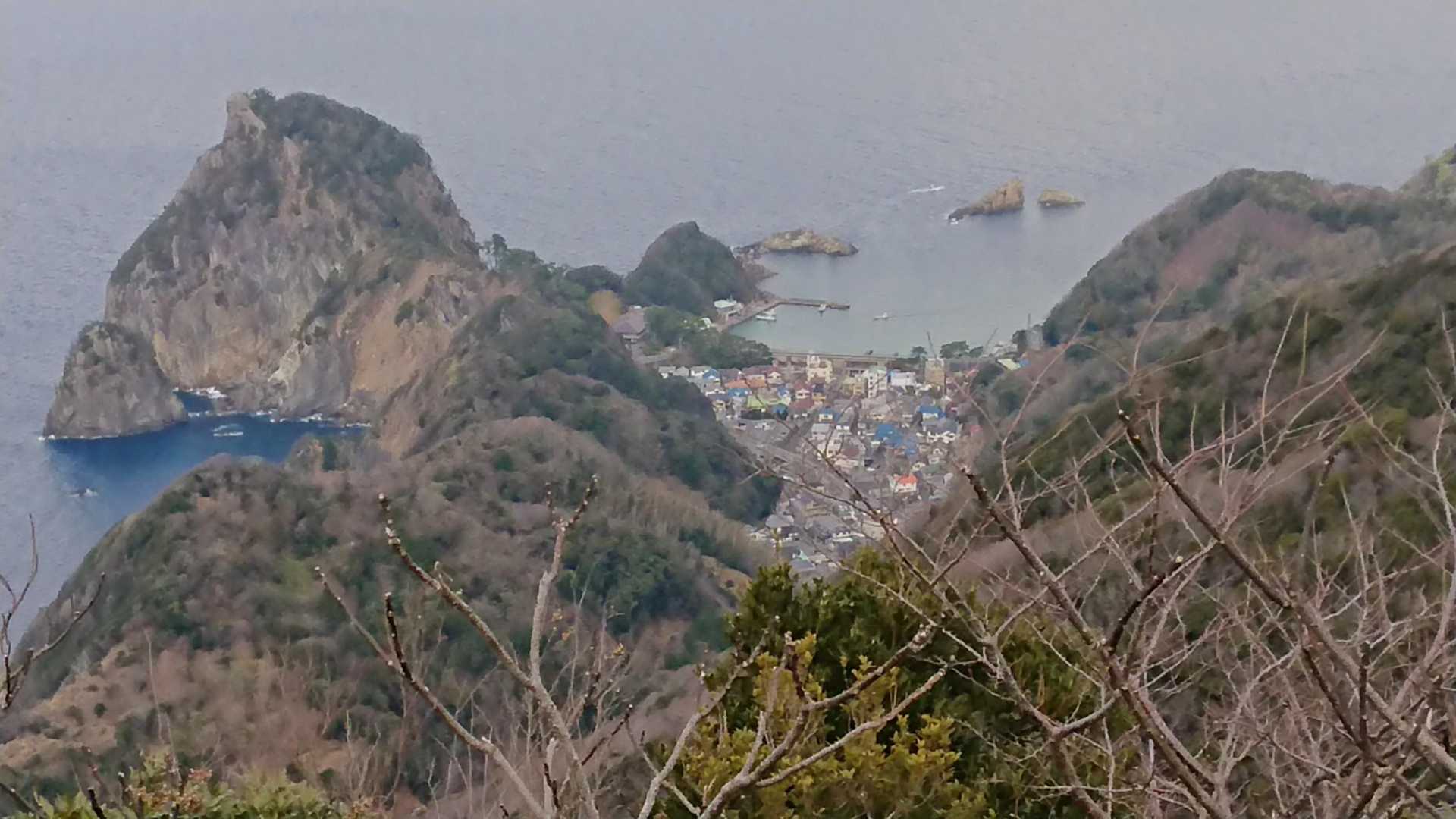 展望地から
烏帽子山と雲見の集落
