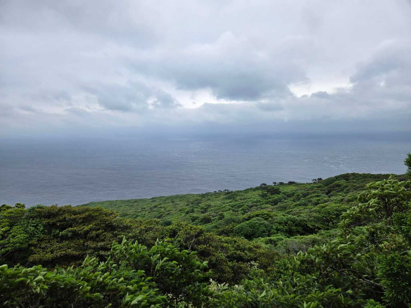 ウスイゴウ園地より。ウスイゴウとは、朝日のさすところという意味らしい。大島が見えるらしい。