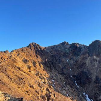 人がいる！左の山の左側。わかる？