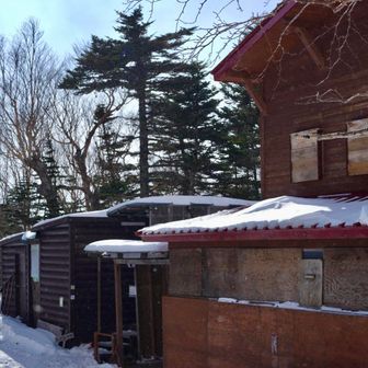 薬師岳小屋は冬季休業です
