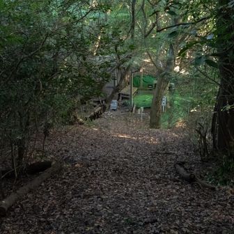峠地蔵
小屋がある