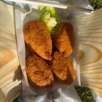 塩見小屋の弁当は稲荷寿司