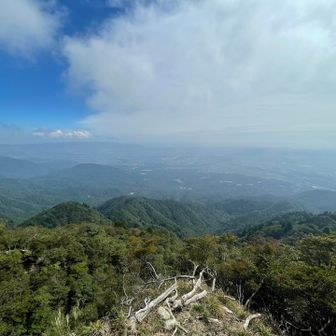 折り返しの釈迦ヶ岳山頂の眺望（晴れた）