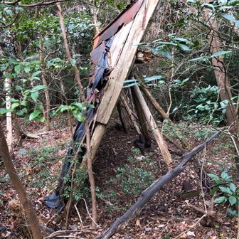 山頂にある東家跡