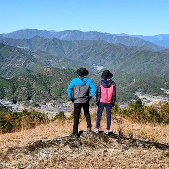 01_ 【カバー写真】
虚空蔵山へ展望地に立ち寄り
石鎚山系の山々も見えた✨