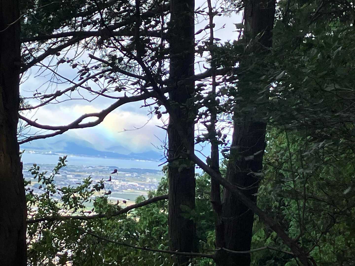琵琶湖の向こうに虹🌈　何度も見えました