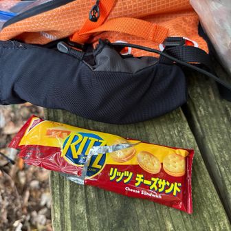 ベンチでおやつタイム